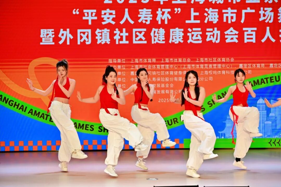 色的全民健, 提跨