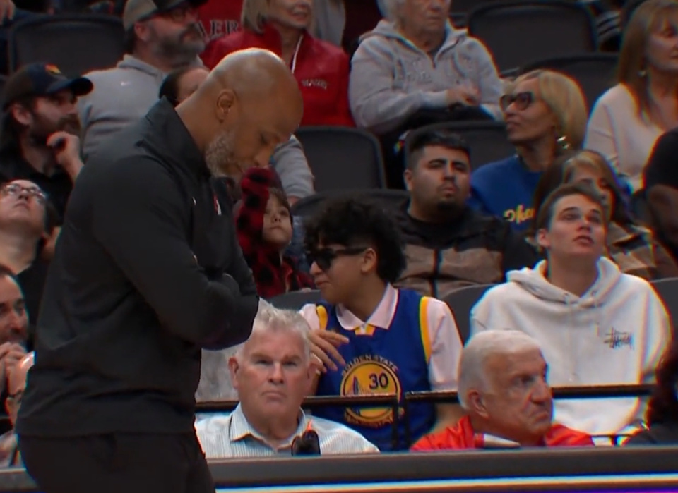 地位几乎与, 的大比分逆